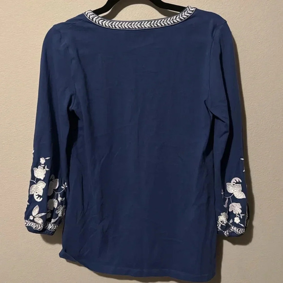 Lilly Pulitzer Blue Long Sleeve Blouse White Floral Embroidery Womens XS VNeck - Picture 6 of 7